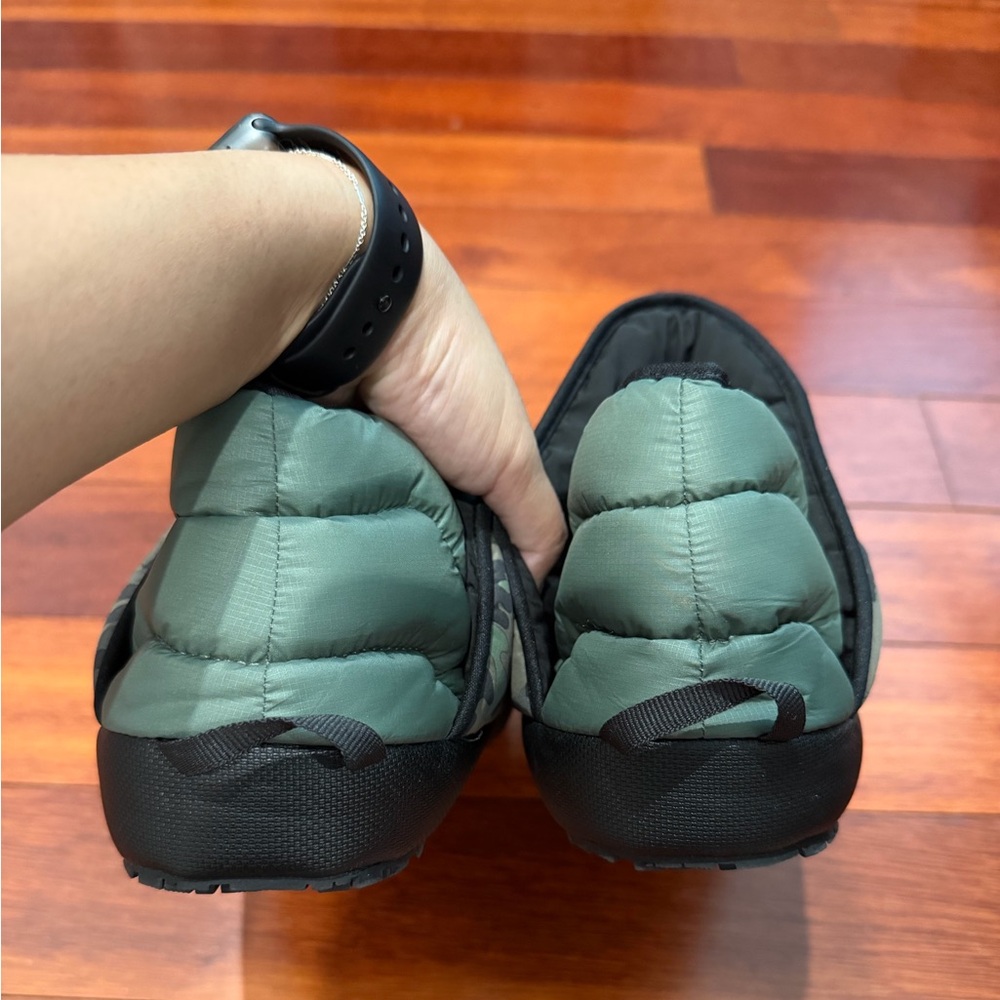 The North Face Thermoball Traction Booties Thyme Brushwood Camo Sz. 10 NWOT - Picture 6 of 9
